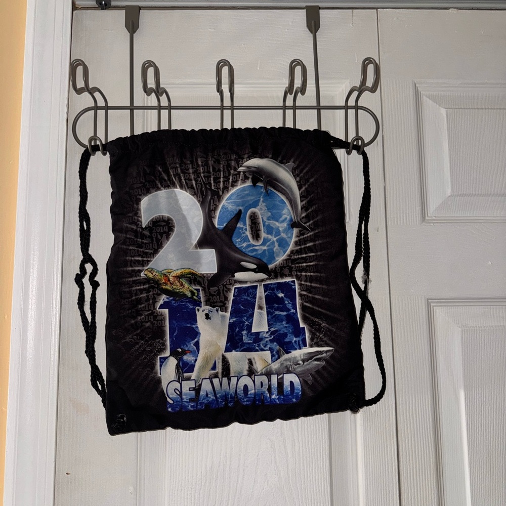 Black SeaWorld Drawstring Backpack